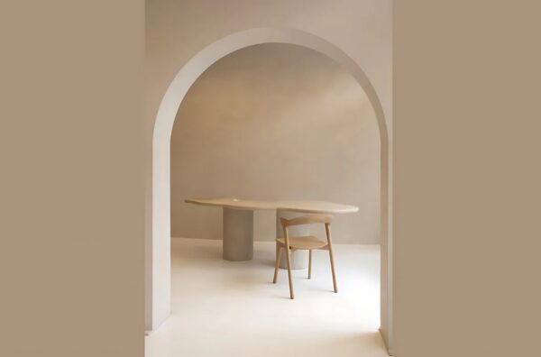 Nad'a Dining Table